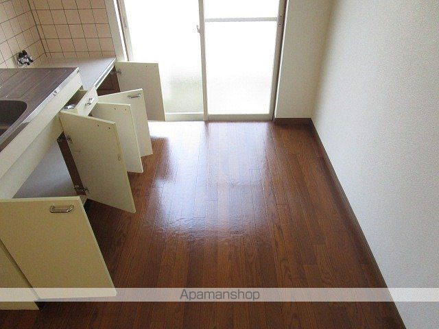 外山レイクサイドハウスH棟の内装写真