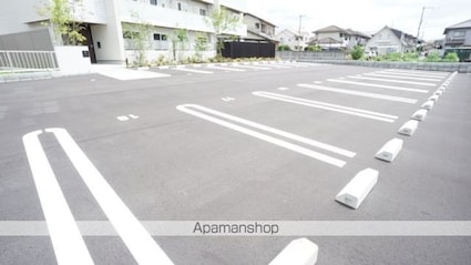 岡山県倉敷市西阿知町西原[1LDK/44.49m2]の駐車場