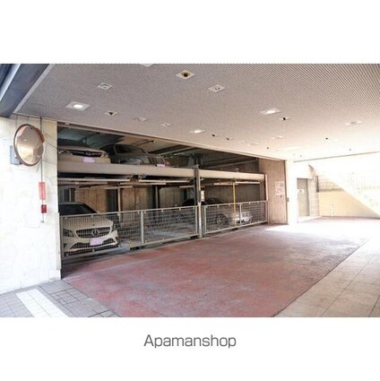 東京都新宿区新宿１丁目[1R/30.3m2]の駐車場