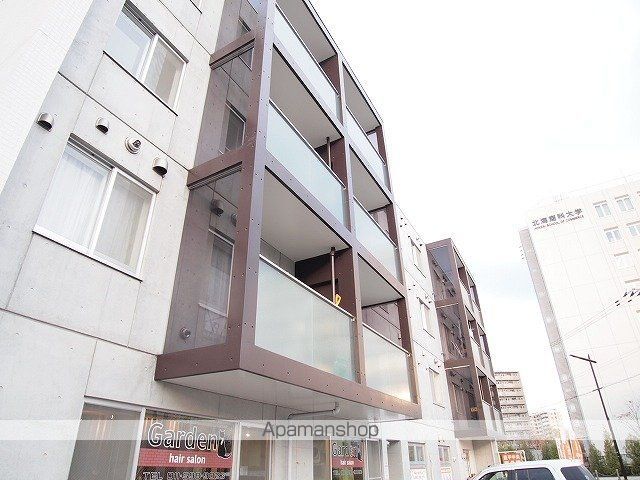 フォルトゥーナ学園前の外観写真