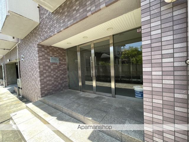 BELONG香里園の玄関写真