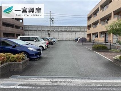 プラムガーデンＭａｒｙ[2LDK/51.66m2]の駐車場1