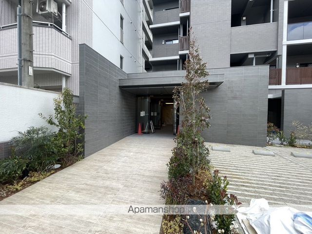 エトワール本郷駅前の玄関写真