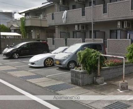 フルリール松浦[1K/24m2]の駐車場