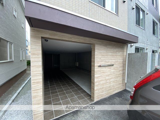 エアフォルク学園前の玄関写真