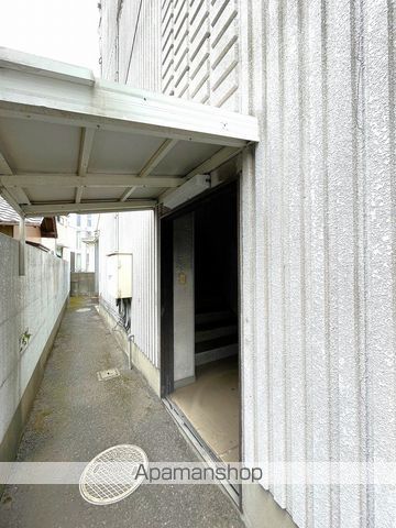 登戸ビルの玄関写真