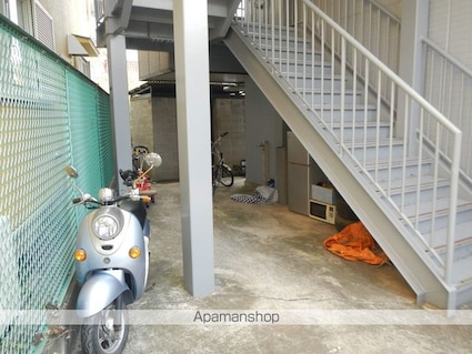 神奈川県横浜市鶴見区馬場３丁目[1R/16m2]のエントランス1