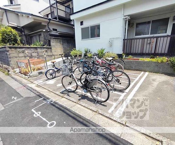 イースト東福寺の玄関写真