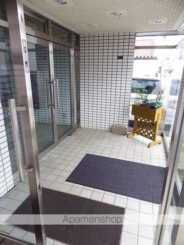 総業八軒ハイムの玄関写真