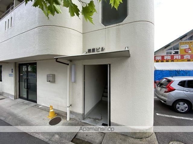 西原ビルの玄関写真