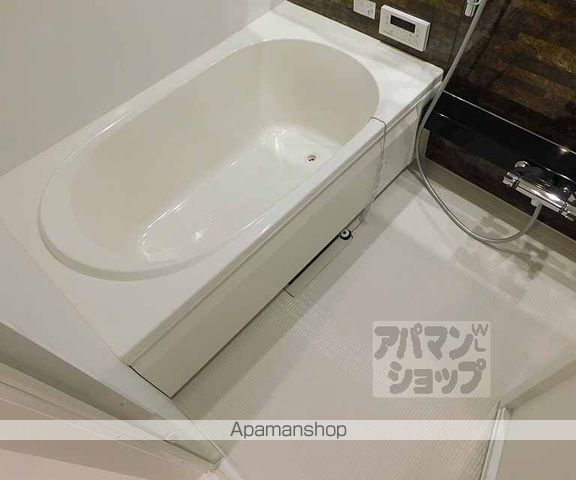 アイランド トライコムトの内装写真