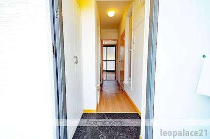 レオパレスアーバン国立[1K/20.81m2]の玄関2