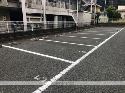 レオパレスプチベルク四番館[1K/20.7m2]の駐車場