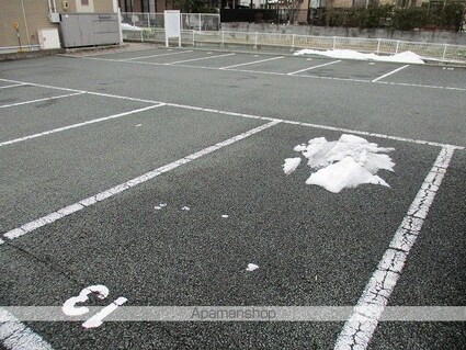 レオパレスさくらんぼⅡ[1K/28.02m2]の駐車場