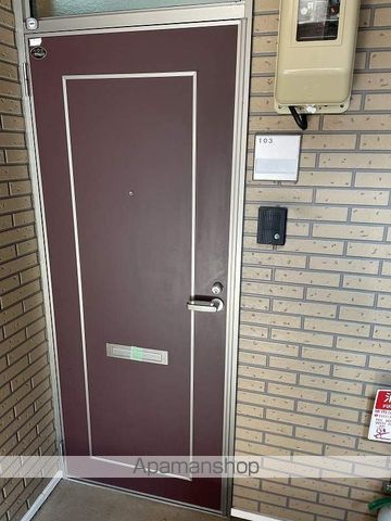 新潟市中央区 2階建 築23年の玄関写真