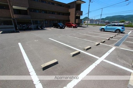 フォブールつるうち[2LDK/59.28m2]の駐車場