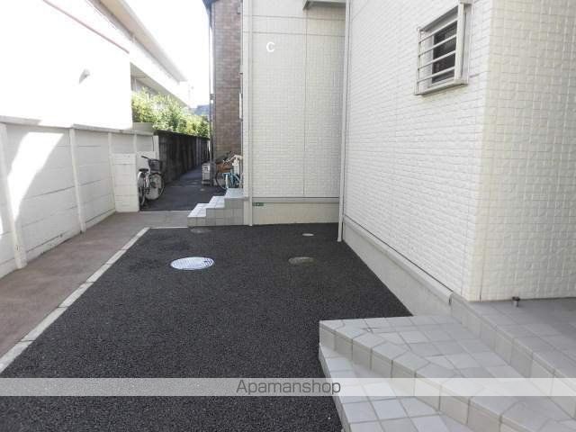 練馬区 2階建 築17年の玄関写真