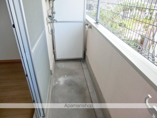 ロータリーマンション出口の内装写真
