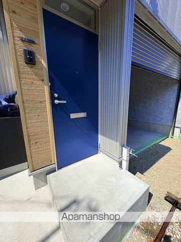 ガレッジ花園町の玄関写真