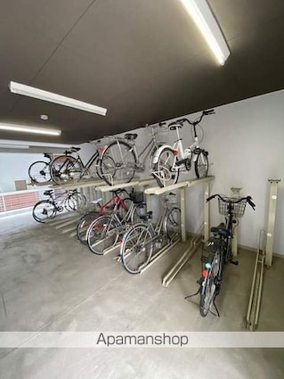 エルミナリュクス[1K/29.86m2]の駐車場2