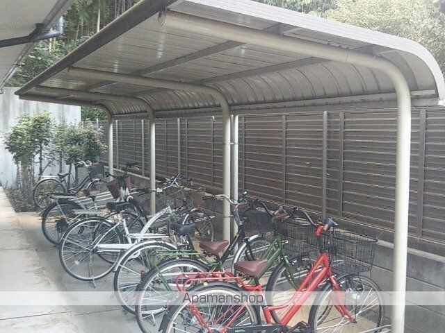 レオパレスア　ボンド[1K/19.87m2]の駐車場