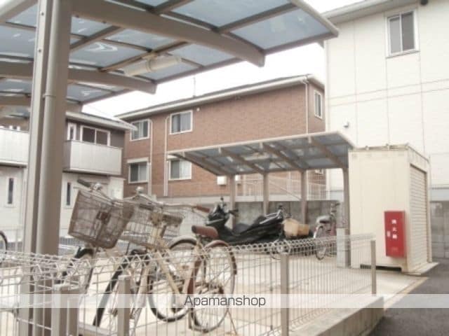 センターフィールド Bの玄関写真
