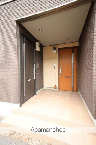 ヴィラージュ 弐番館の玄関写真