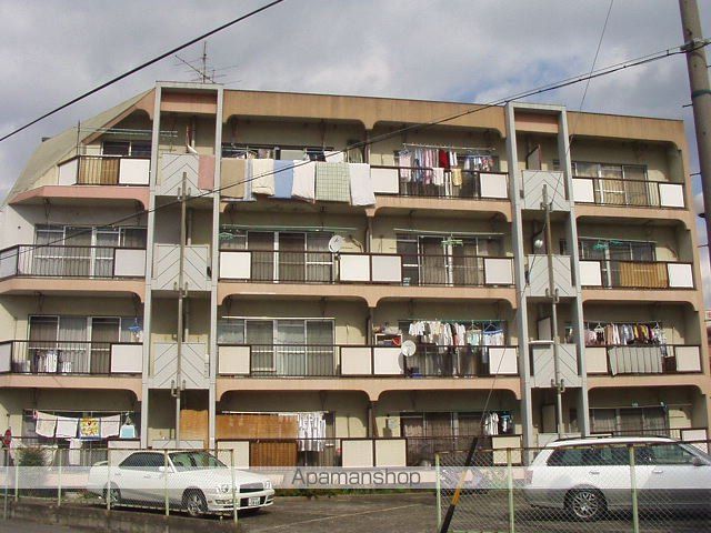 柏原農住団地S棟の外観写真