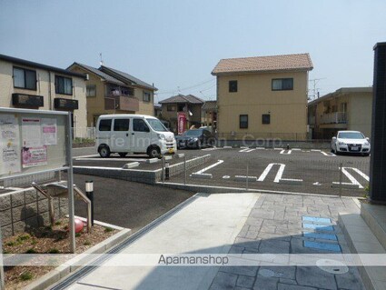 フォレストコート　Ⅱ[1K/31.65m2]の駐車場2