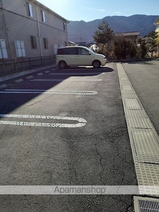 シャンドール[2LDK/58.21m2]の駐車場