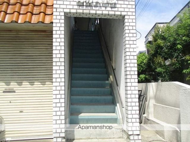 岡村ハイツの玄関写真