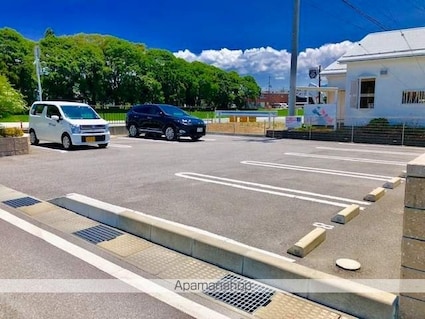 ディアコートⅡ[1LDK/48.39m2]の駐車場