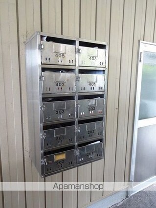 ハウス２０００ＫＵＷＡＮＡ[1K/39m2]のエントランス1