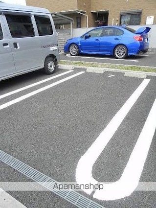 ノイクラール[1LDK/41.3m2]の駐車場
