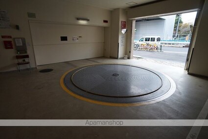 グリーンヒルズ河田町[1R/27.88m2]の駐車場