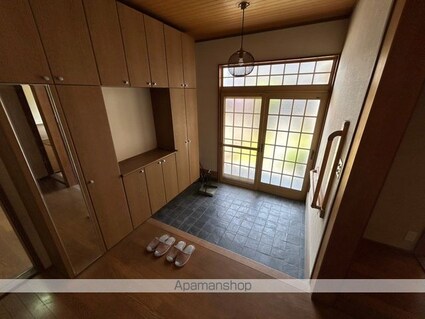 八剱町下池田貸家[6LDK/187m2]の玄関