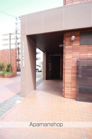 メゾン・ド岡文館の玄関写真