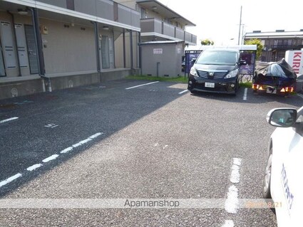 エストヴィラージュⅠ・Ⅱ[1K/26.71m2]の駐車場2
