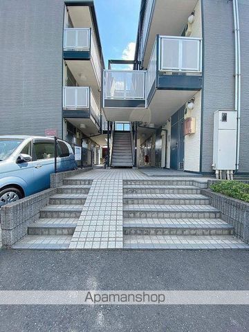 レオパレスREFINEDの玄関写真