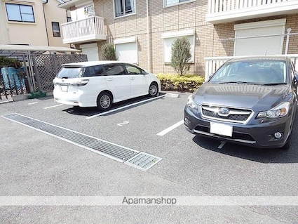リヴェール[2LDK/63.63m2]の駐車場