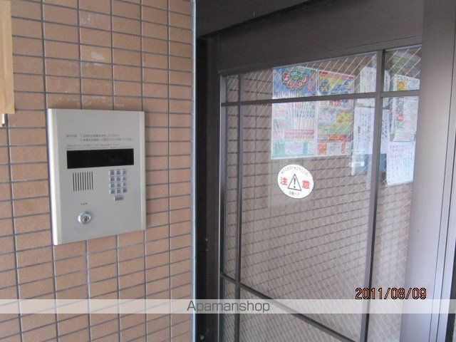メープル桑園駅の玄関写真