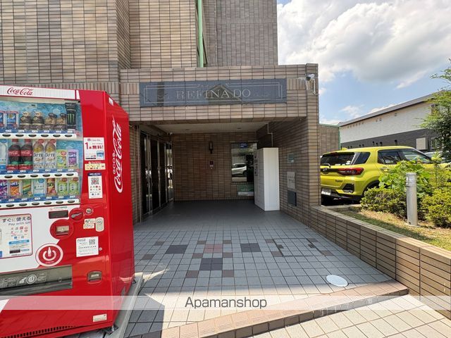 レフィナードの玄関写真