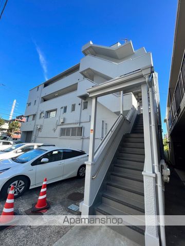 アライハイツの玄関写真