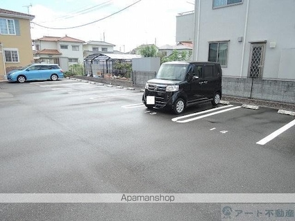 ラ・トゥール・フェリシア[2LDK/55.42m2]の駐車場