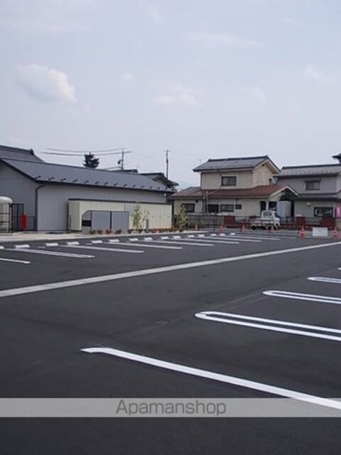 アルバ・カーサⅢ[1LDK/50.53m2]の駐車場2