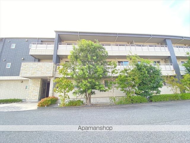 ＪＲ山陰本線 米子駅 バス乗車時間：13分 最寄りバス停で下車 徒歩1分 3階建 築11年の外観写真
