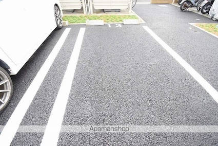 イセソラージュＢ[1LDK/54.16m2]の駐車場4