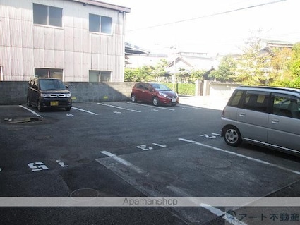 カーサ北久米[2DK/36.45m2]の駐車場2