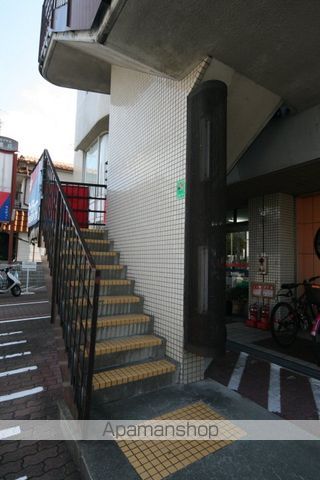 ロイヤル旭丘の玄関写真