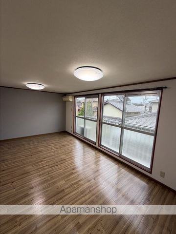 プレジール小﨑の内装写真